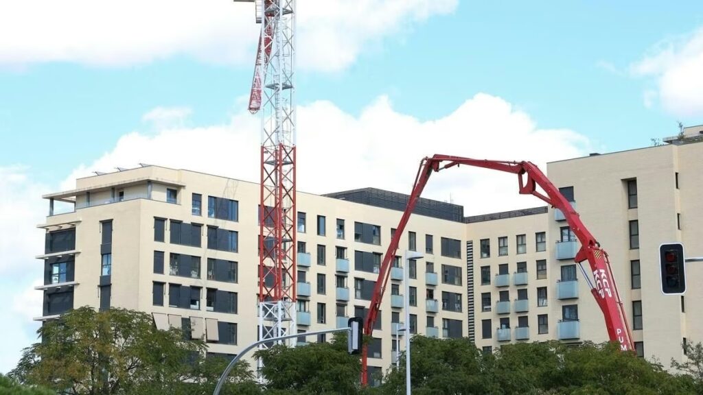 Muestra una obra en construcción