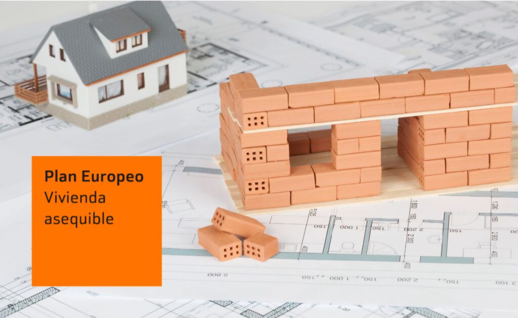 Imagen con una casa unifamiliar y otra en construcción con el texto 'Plan Europeo Vivienda asequible'